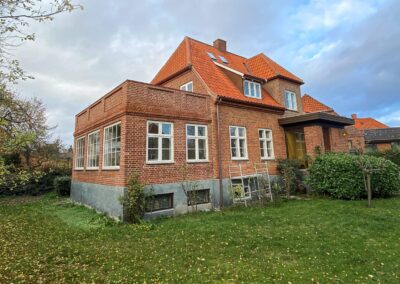60’er-tilbygning på murermestervilla blev matchet med den originale stil og løftede straks villaens værdi